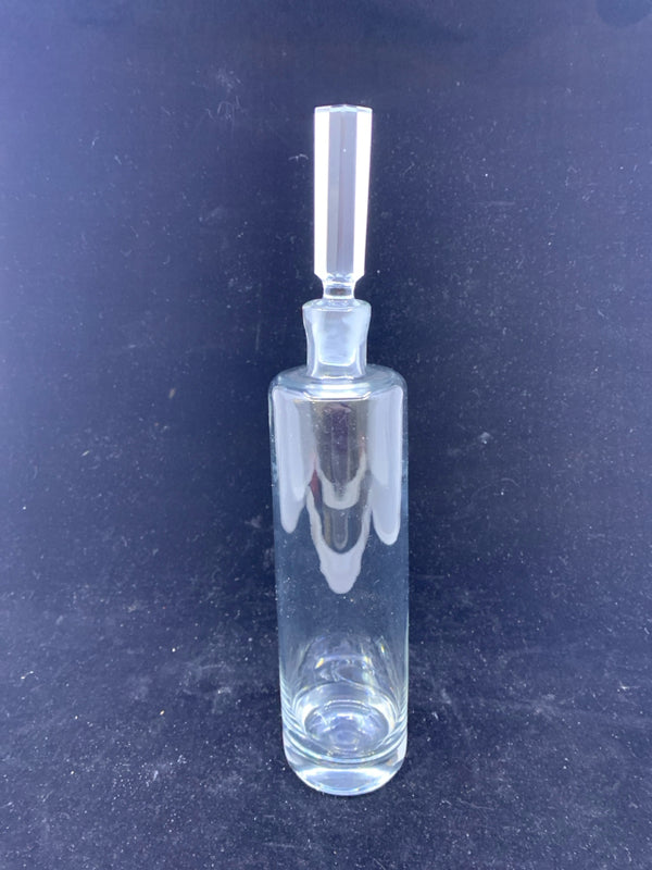 GLASS BOTTLE DECANTER WITH LONG LID.