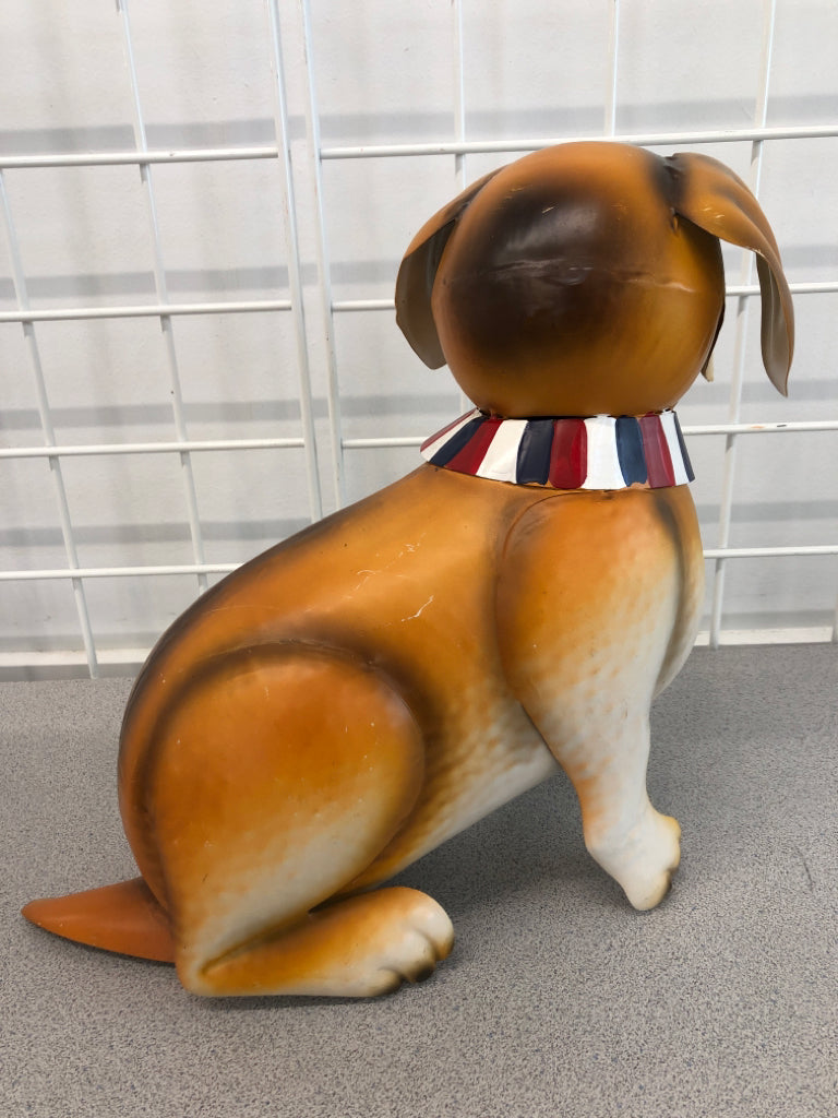 METAL DOG DECOR.