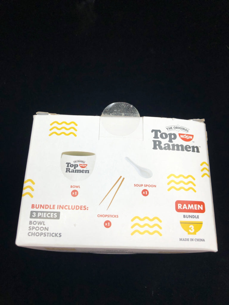NIB 3PC RAMEN SOUP BOWL SET.