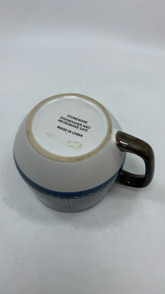GOLD TRIANGLE STONEWARE MUG.