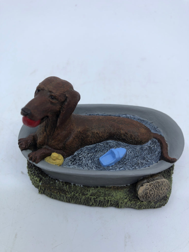 RESIN RED DACHSHUND DOG IN BATHTUB FIGURE.