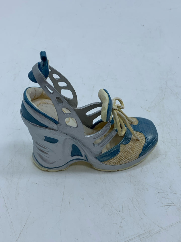 JUST THE RIGHT SHOE FIGURINE IN BOX.