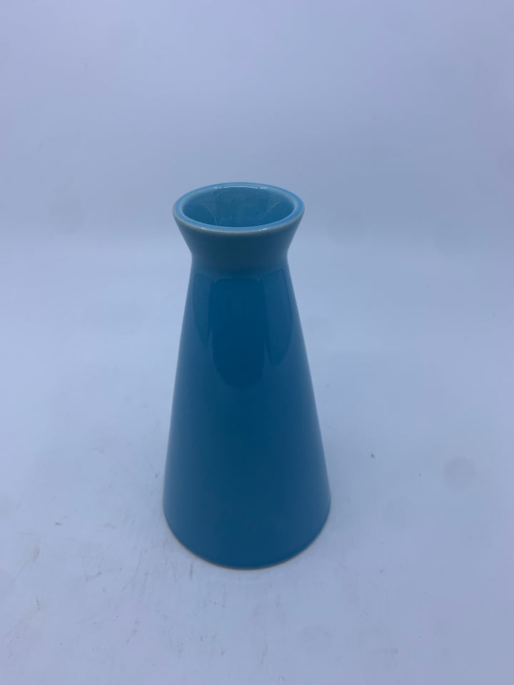 BLUE NARROW BASE VASE.