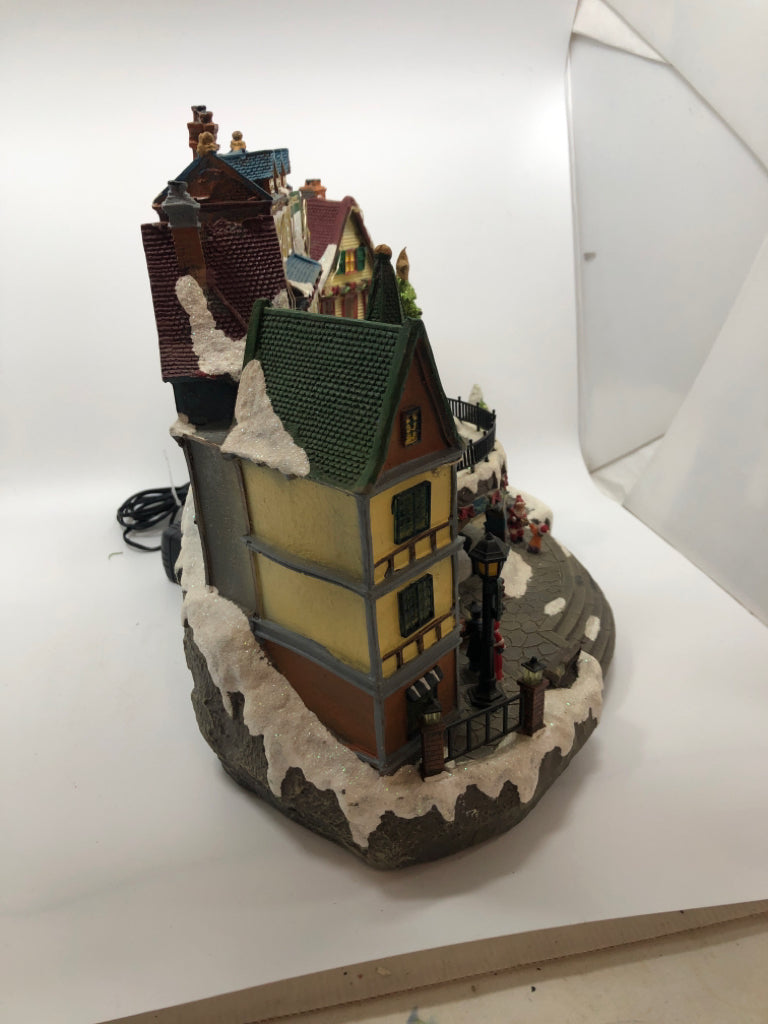 LIGHT UP/MUSICAL CHRISTMAS TOWN.