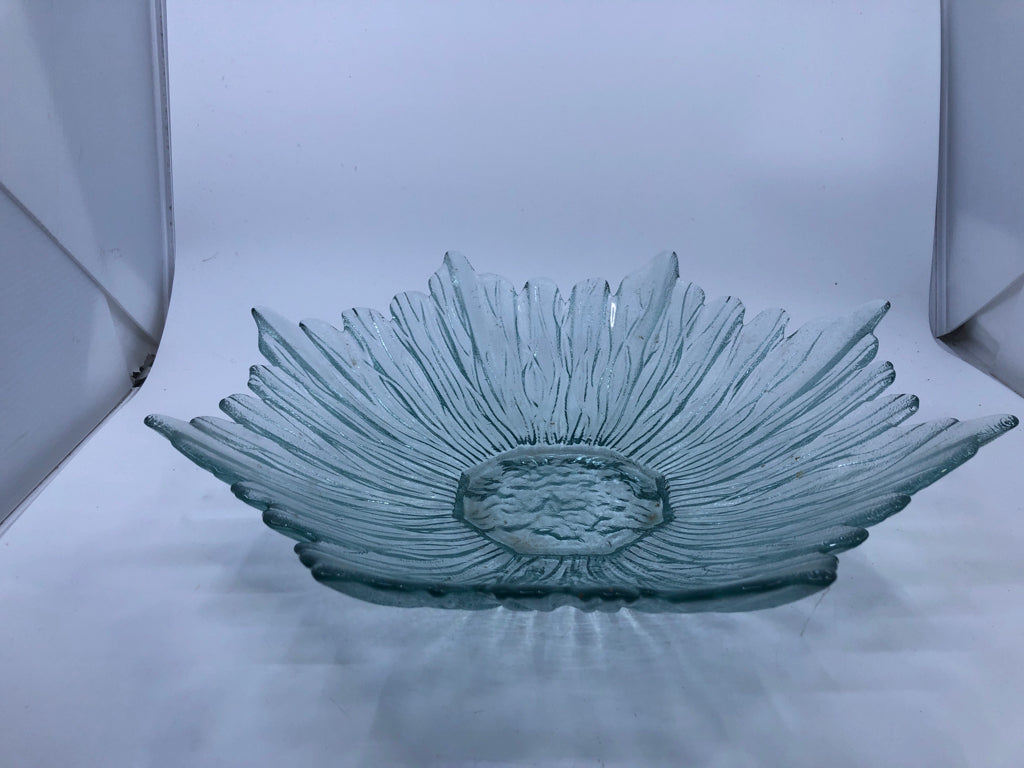 GLASS ICE TEXTURED CENTERPIECE BOWL.