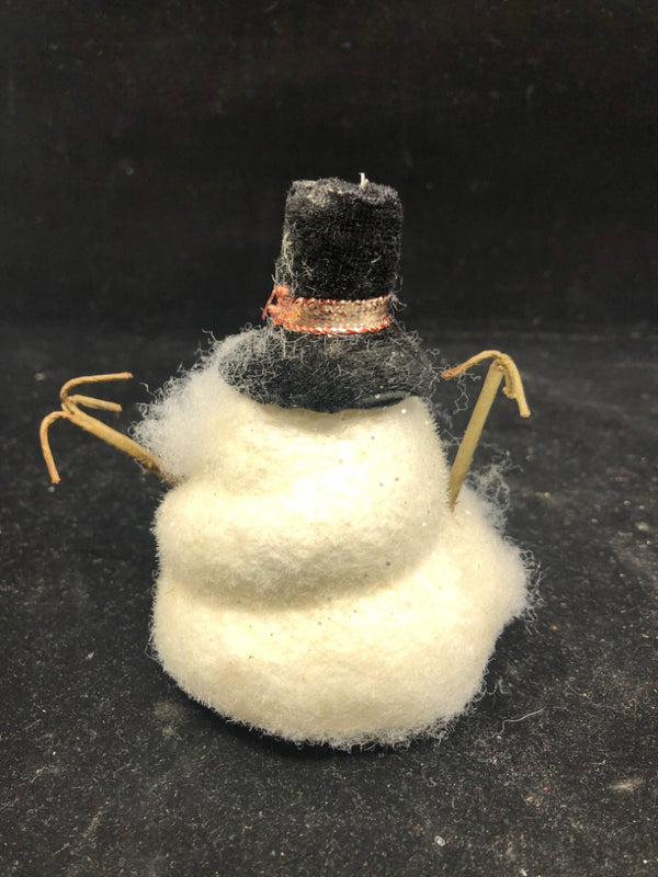 WHITE SNOWMAN FLUFFY DECORATION.