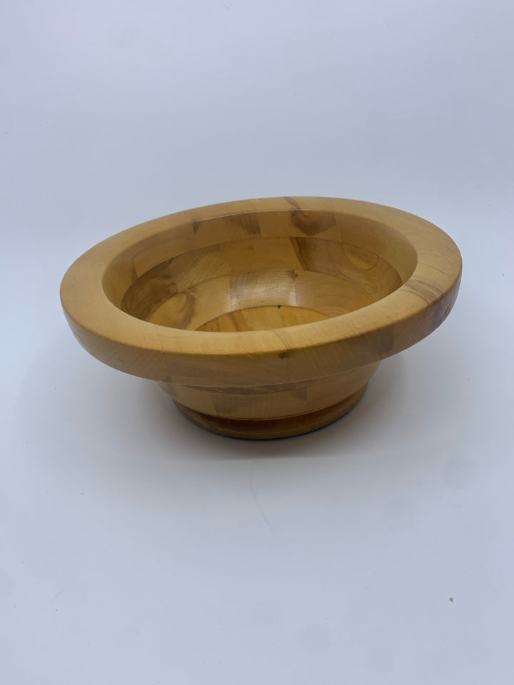 SMALL WOOD CARVED BOWL.