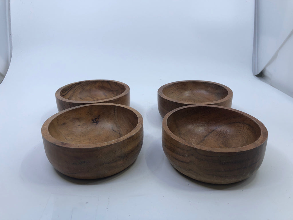4 SMALL WOOD BOWLS.