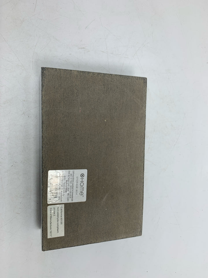GREY/WHITE JEWELRY BOX.