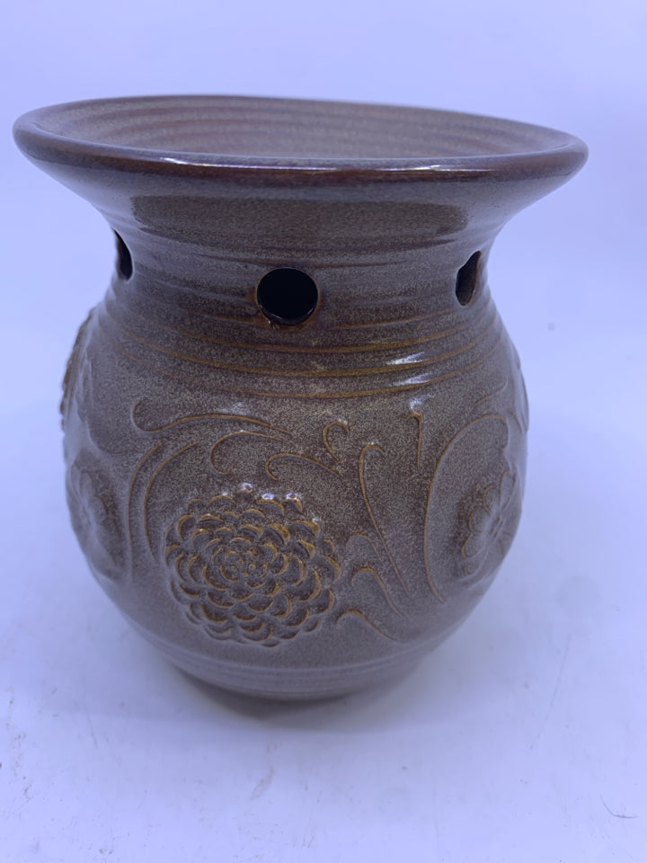 GREY EMBOSSED YANKEE CANDLE WAX WARMER.