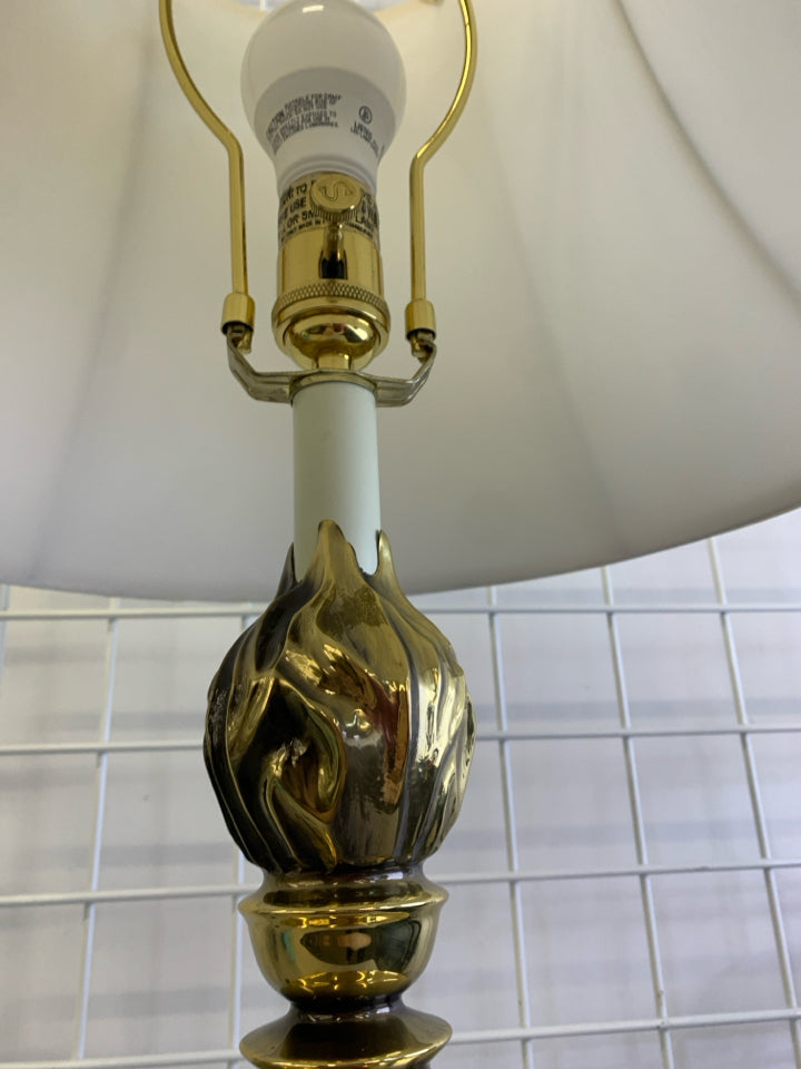 GOLD BASE LAMP W/CREAM SHADE.