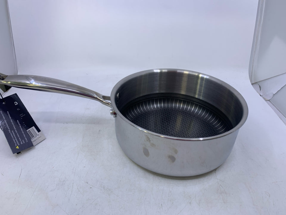 NEW STAINLESS STEEL POT W/ NON STICK BOTTOM.