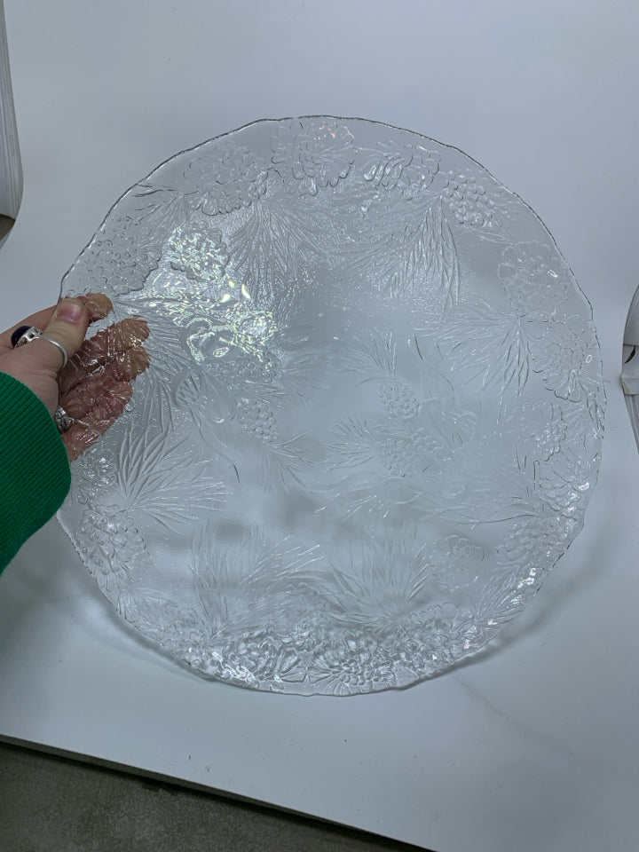 GLASS CIRCLE PLATTER W/ PINECONES & RIBBON.