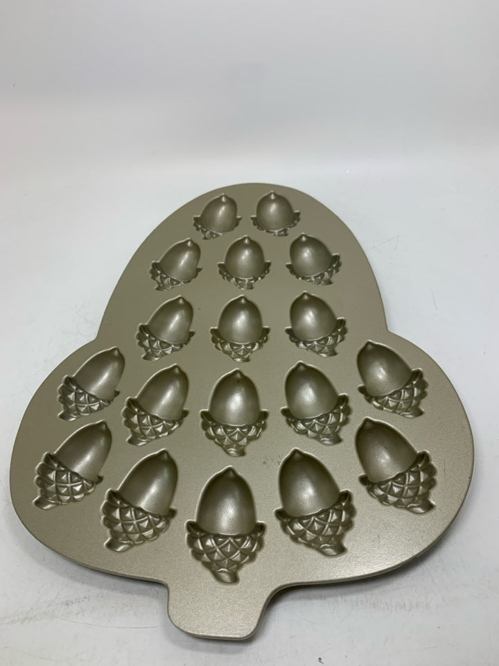 ANCORN CAKELET CAST ALUMINUM PAN NORDIC WARE.