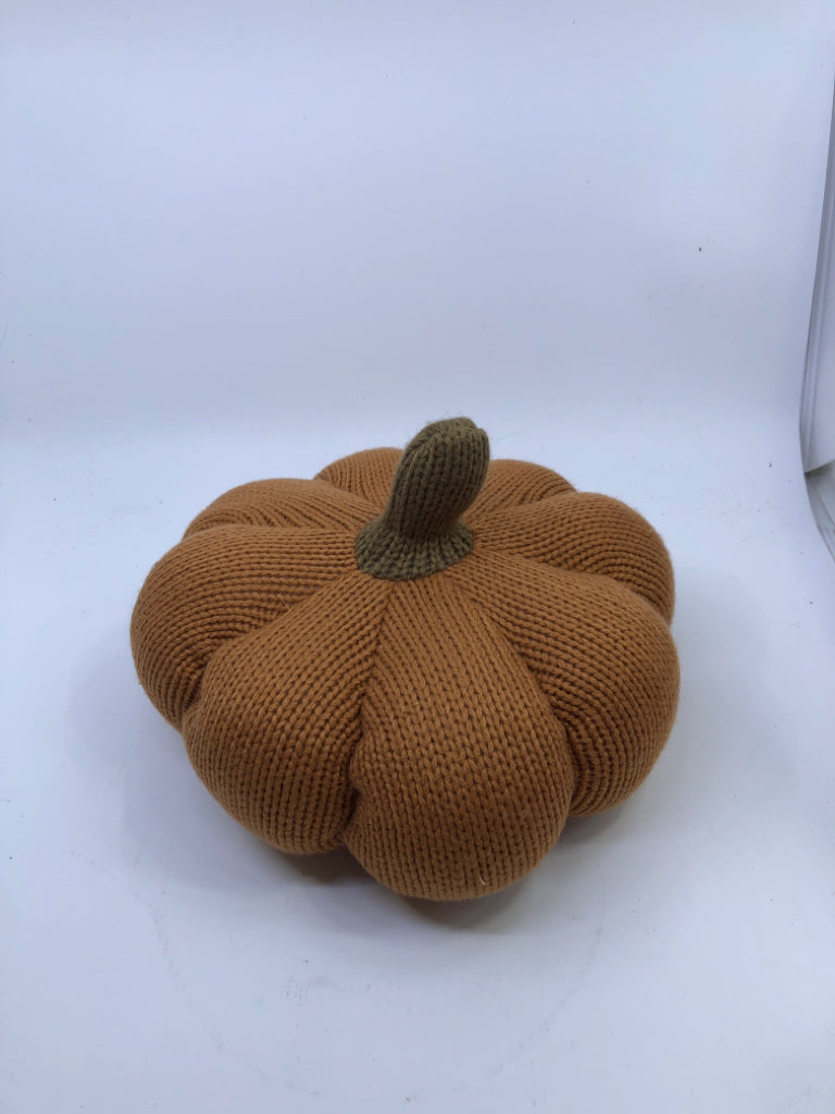ORANGE CROCHET PUMPKIN.