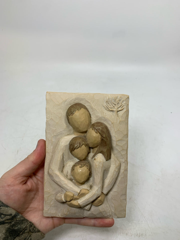 EMBOSSED 4 FAMILY WALL PLAQUE.