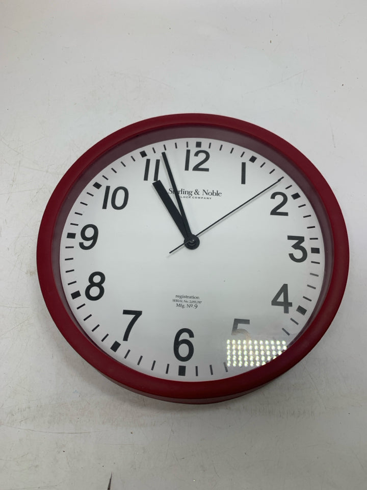 PLASTIC WALL CLOCK.
