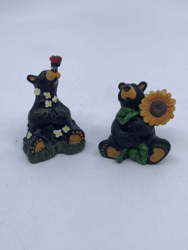 BEARFOOTS 2 SMALL BEARS W/FLOWERS AND BUTTERFLY.