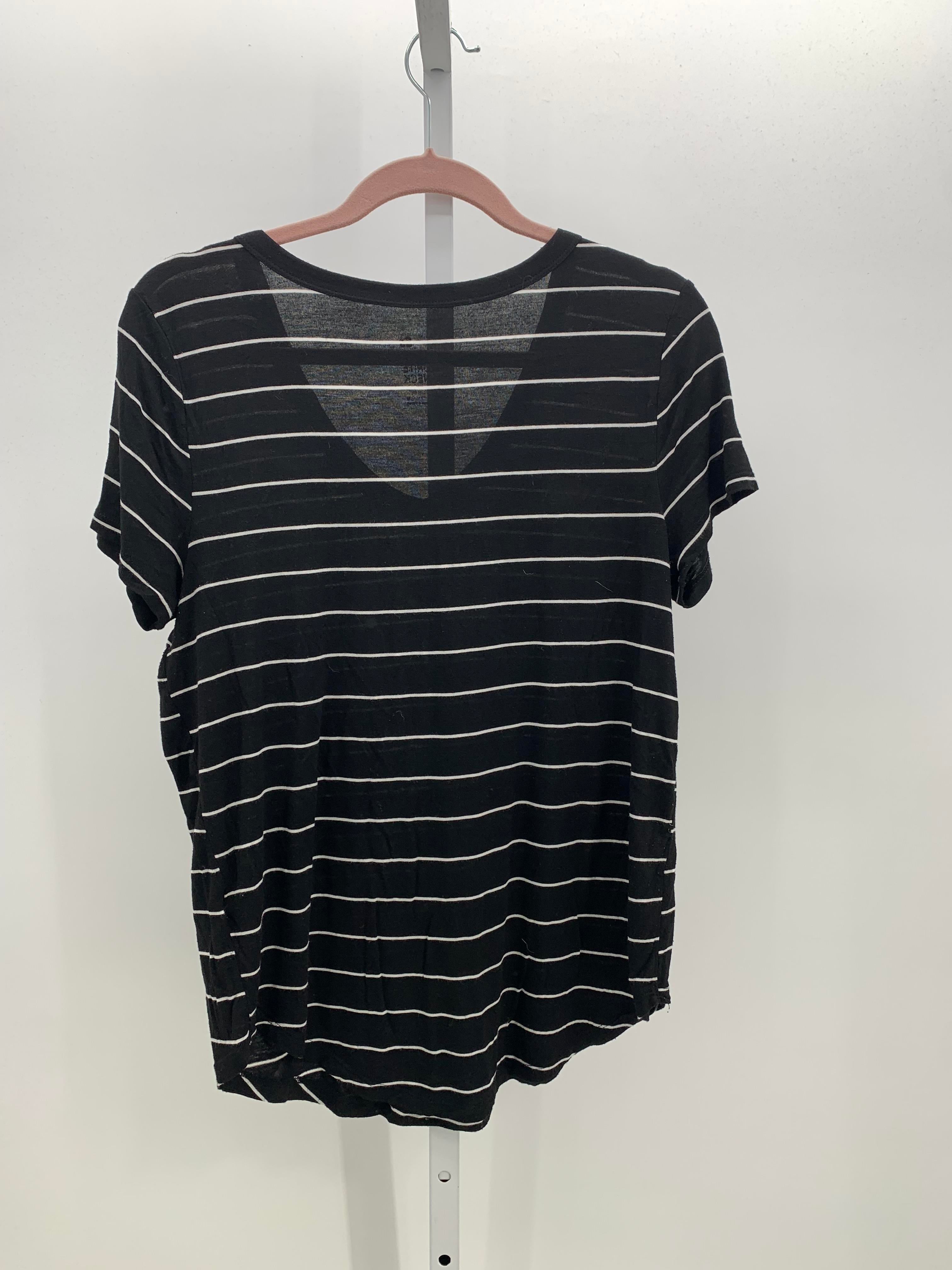 SO Size Medium Juniors Short Sleeve Shirt