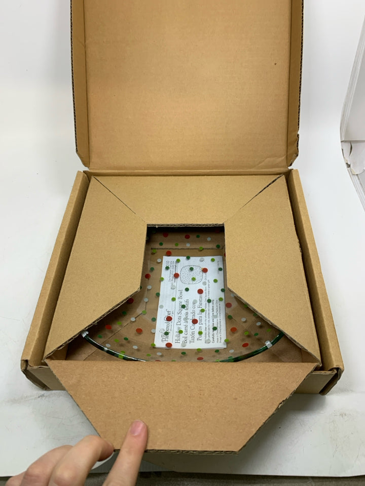 NIB HOLIDAY DOTS GLASS SQUARE BOWL.