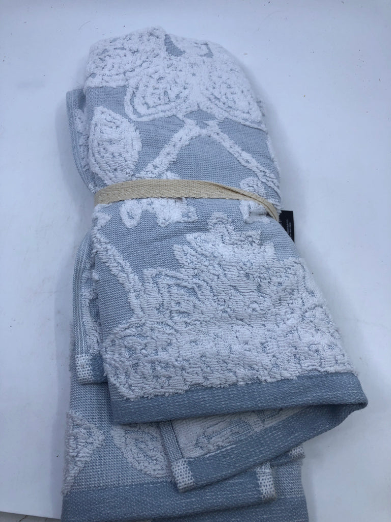 NWT 2 BLUE/WHITE HAND TOWELS