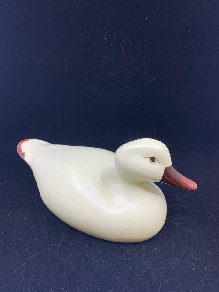 COUNTRYSIDE POTTERY CREAM SPECKLED DUCK.