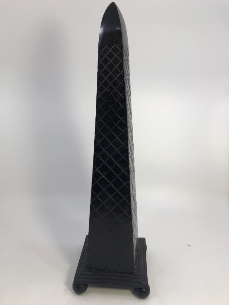 HEAVY BLACK OBELISK W/DIAMOND GRID PATTERN.
