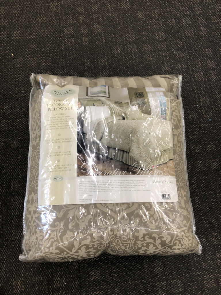 3PC DECORATIVE PILLOW SET IN BAG.
