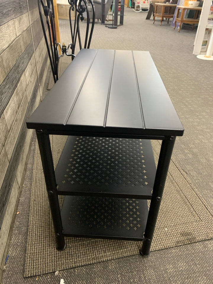 BLACK METAL BENCH W/2 SHELVES UNDERNEATH.