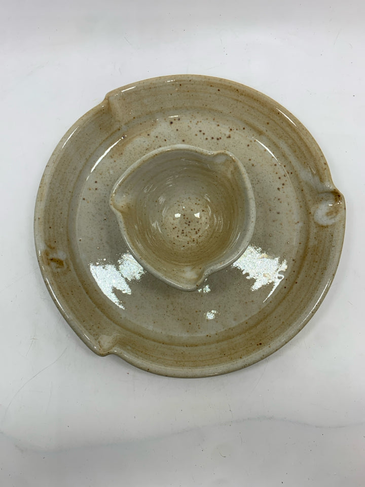 HEAVY STONEWARE TAN SPECKLED CHIP AND DIP TRAY.