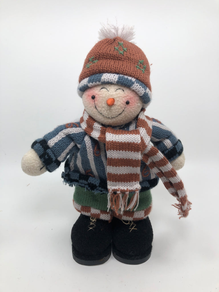 FABRIC SNOWMAN IN WINTER ATTIRE DECOR.