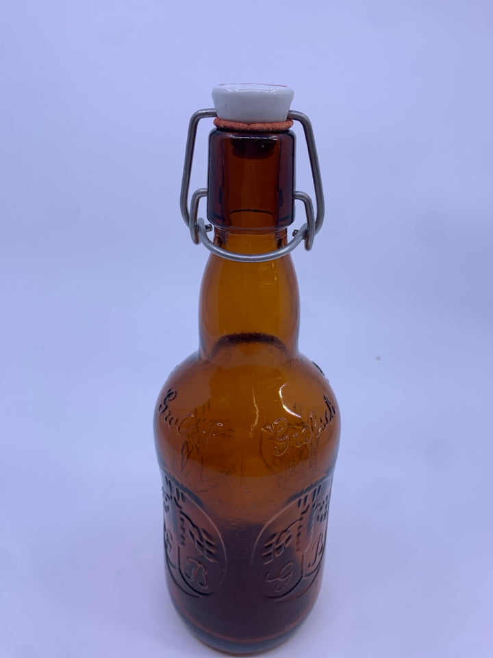 VTG BROWN GLASS BOTTLE W STOPPER.