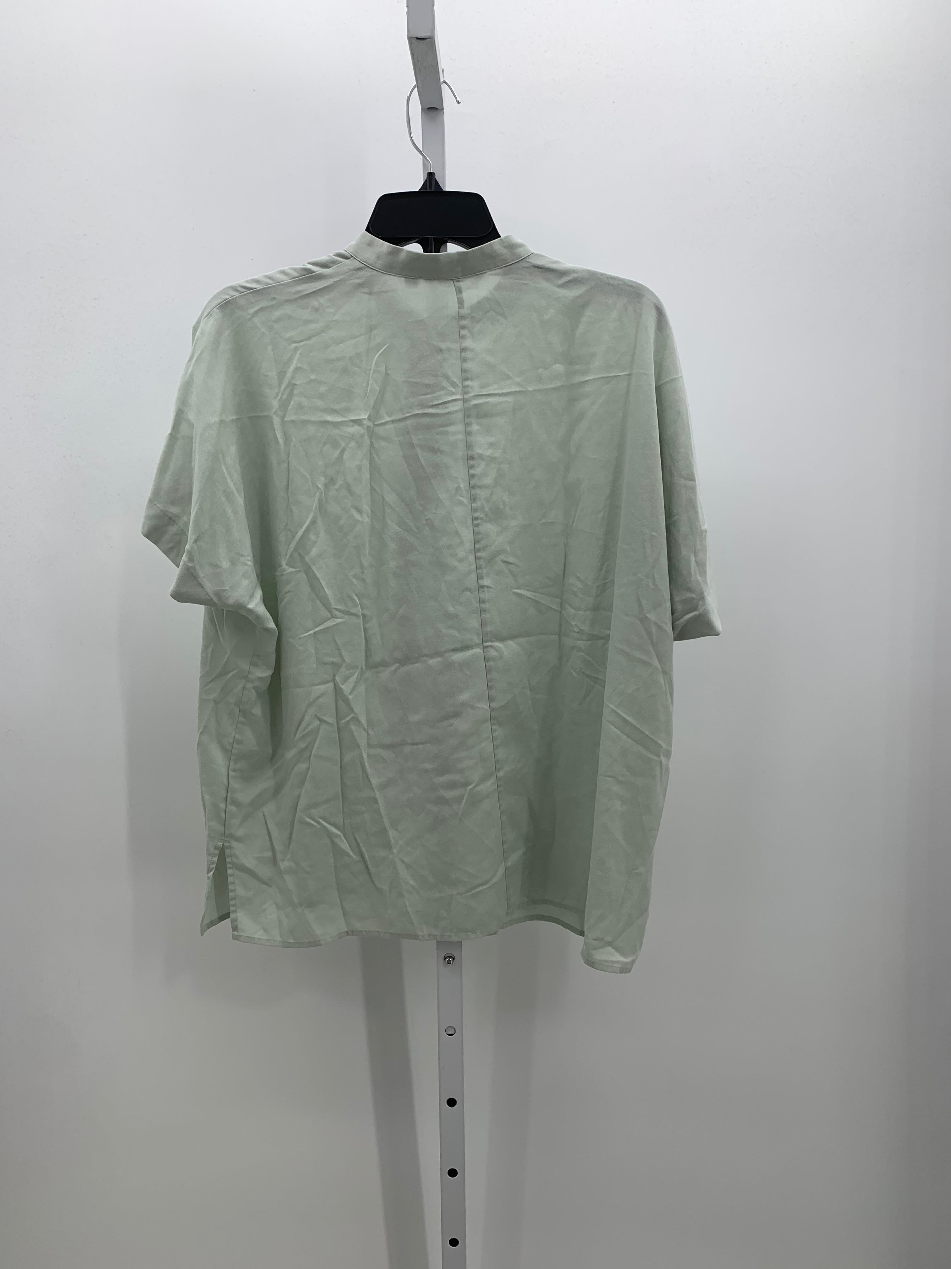 Uniqlo Size Medium Misses Short Sleeve Shirt