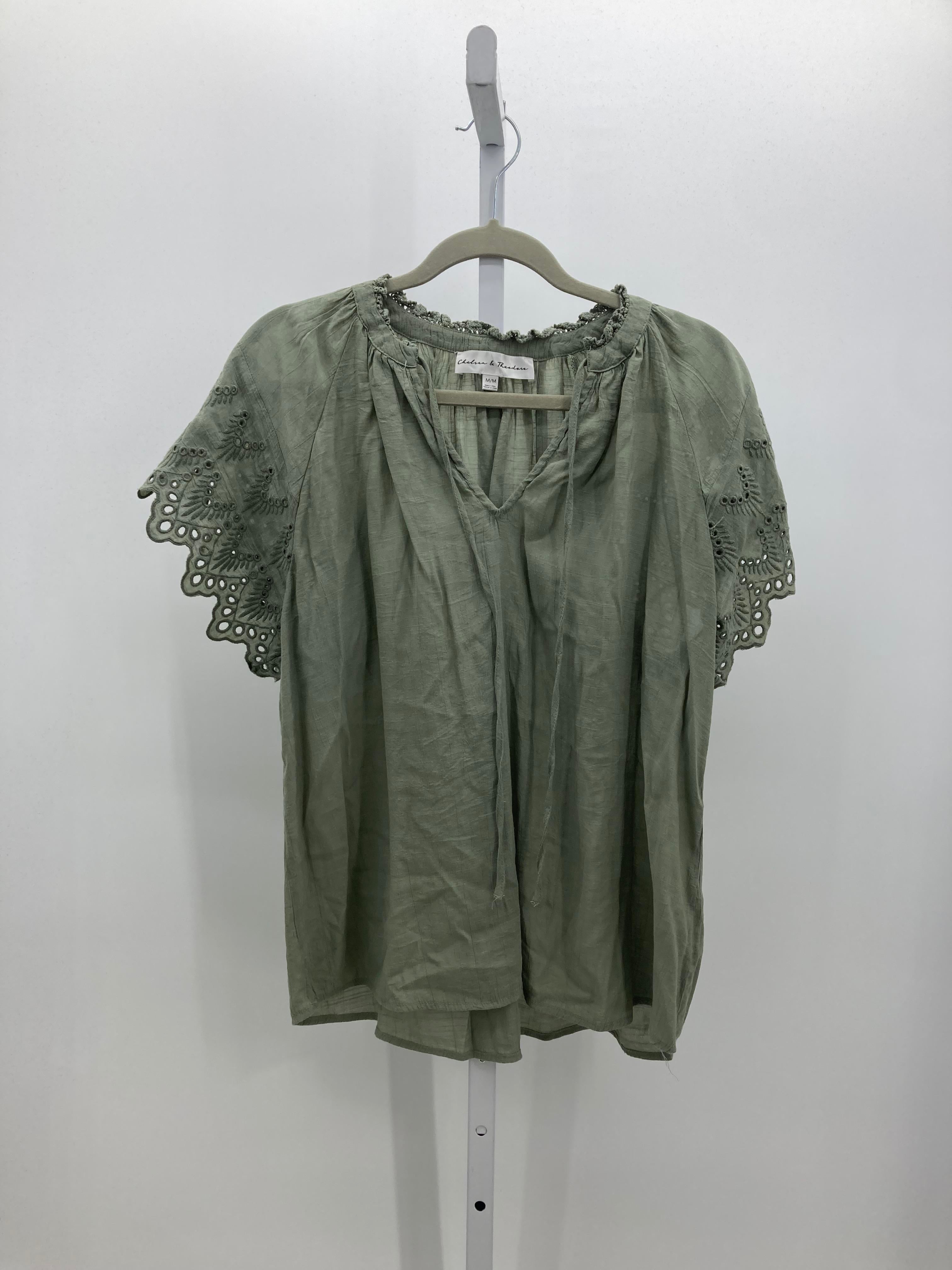 Size Medium Misses Short Sleeve Shirt