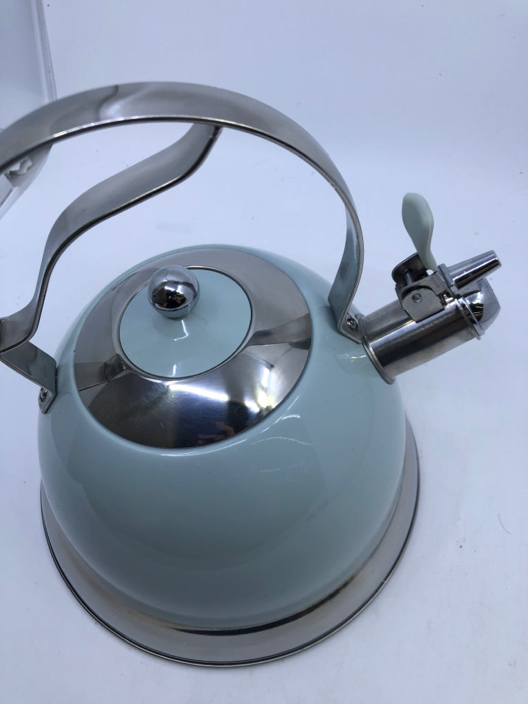 LIGHT BLUE TEA KETTLE-MASTERCLASS.