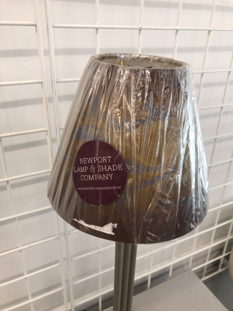 TRI-PILLAR METAL BASE LAMP W/NEWPORT SHADE.