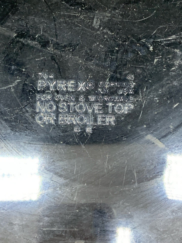 OVAL PYREX BAKING DISH.