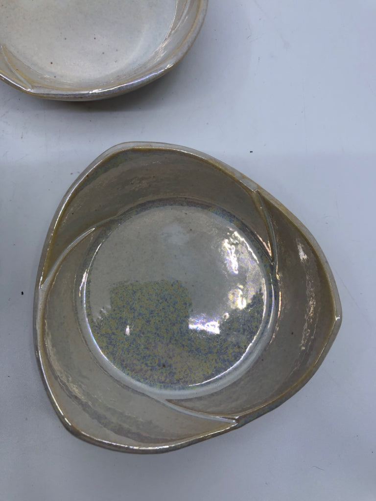 2 IRIDESCENT TEA CUPS/SAUCERS.