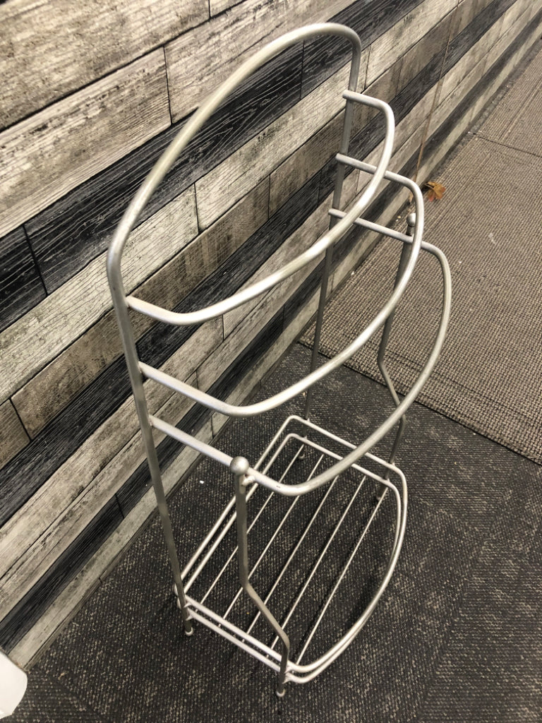 HEAVY METAL TOWEL HOLDER/VALET.
