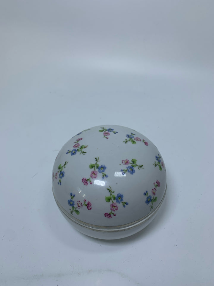 CIRCLE TRINKET BOX W/ SMALL FLORAL DETAILS SILVER RIM.