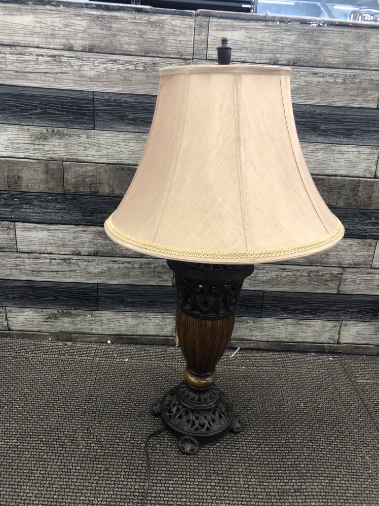 LARGE VICTORIAN STYLE BASE LAMPS W TAN SHADE.