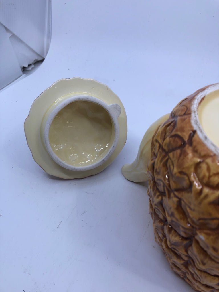PINEAPPLE TEAPOT.