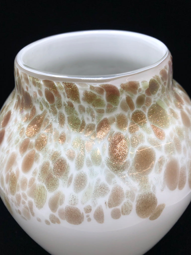 HEAVY CREAM COLOR VASE W/GOLD SPARKLE GLAZE.