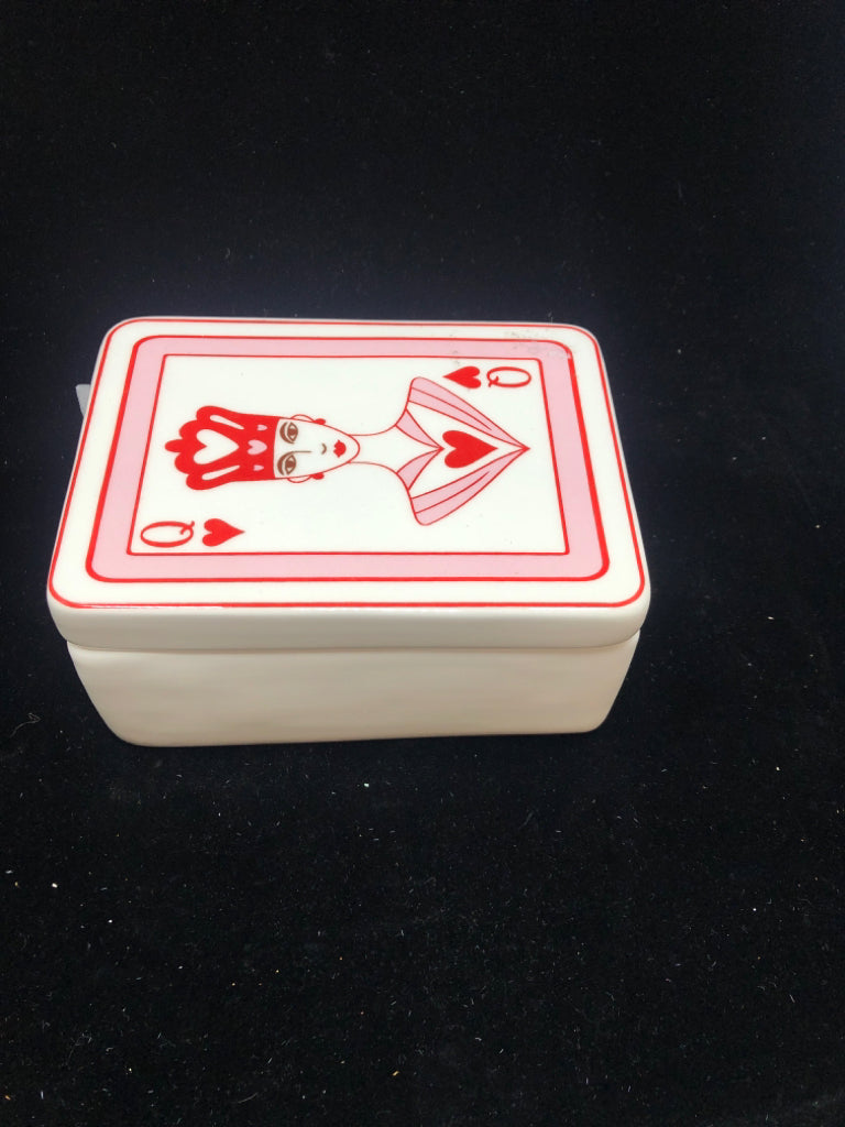 QUEEN OF HEARTS CERAMIC BOX.