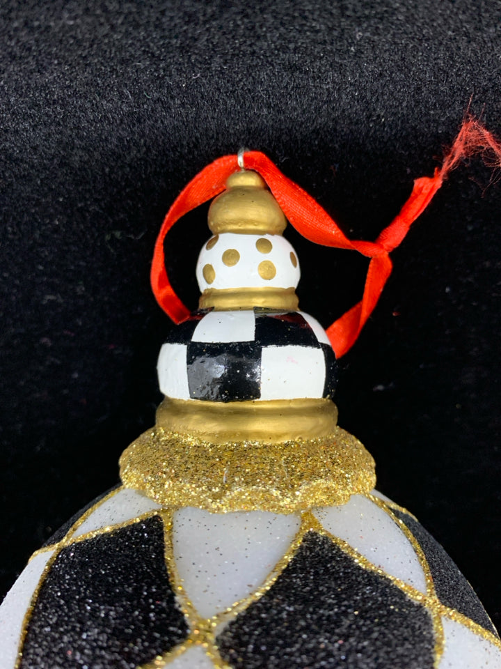 4 BLACK/WHITE CHECKERED GLASS ORNAMENTS.