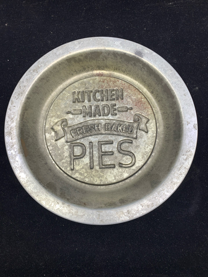 VTG METAL KITCHEN MADE PIES PAN.