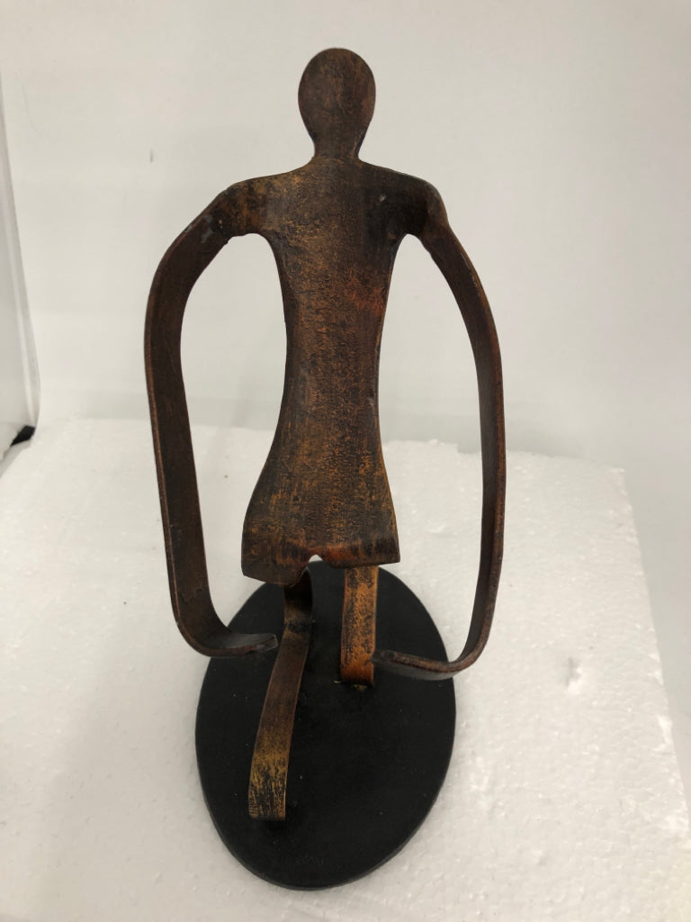 METAL HUMAN SCULPTURE ON STAND.