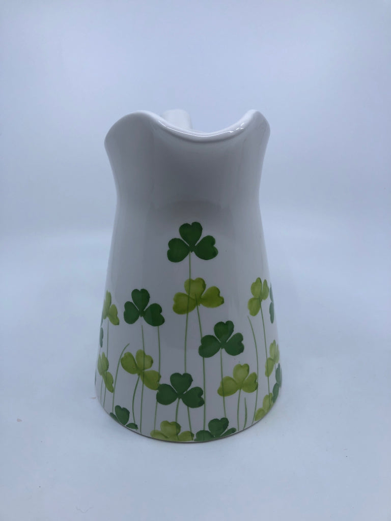 WHITE CLOVER SHAMROCK FARVAL PITCHER.