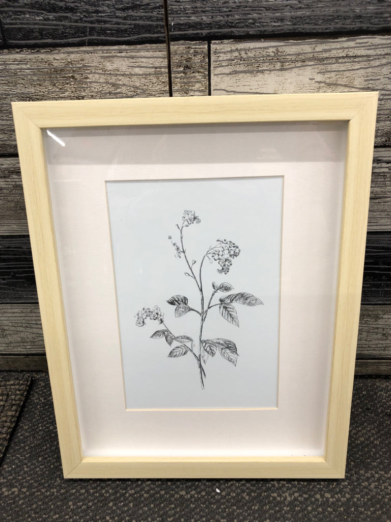 SKETCH FLORAL IN CREAM FRAME WALL ART.
