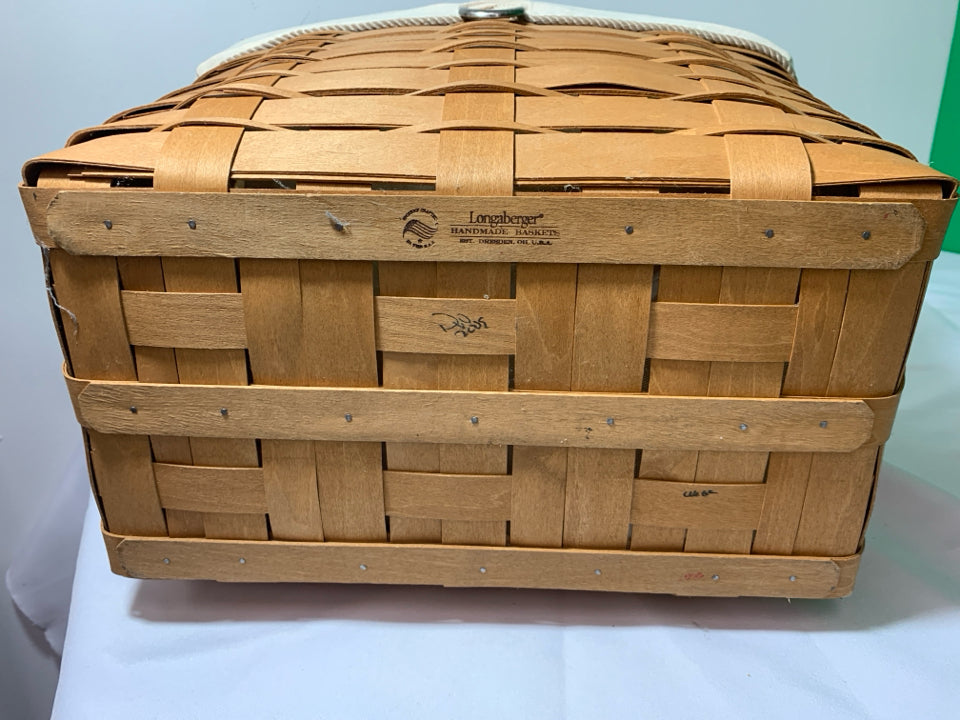 2009 BASKET W CREAM LINER AND HANDLES+ BUCKLE.